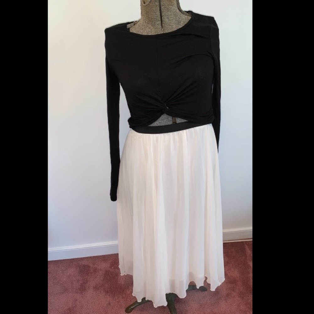 An A-lined beautiful pleated Worthington skirt